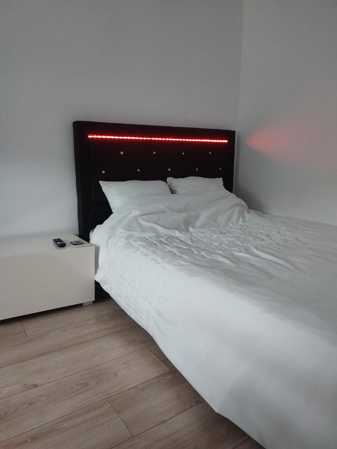 Chambre Prive Dans Une Maison Avec Terrasse Et Jardin Salles De Bain Partagees Leilighet Lille Eksteriør bilde